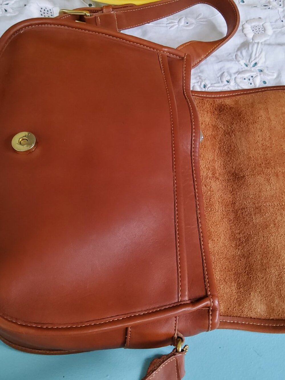 Vintage Coach Chelsea Crossbody in British Tan 9894 - Picture 6 of 10